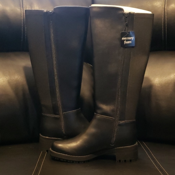 SOLD SOLD SOLD SOLD SOLD Womens Boots - Picture 2 of 7